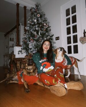 Joana Gentil Instagram - Feliz Natal a todos! 🎄 os calendários do advento chegaram ao fim, quem é que vai dar a notícia as minhas cadelas? 😂