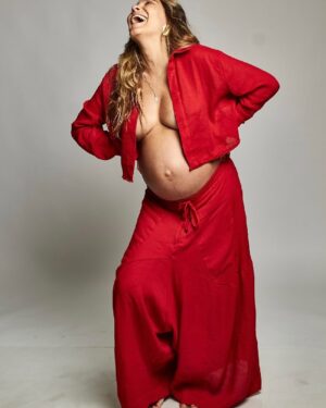Joana Solnado Instagram - Vem 2025! 

Te esperamos com Amor(a)! 

❤️@flowerpower_502 
❤️@vinicius.mariano

Styling da magnânima carlagaran
Lente do incrível @balbino.x 
@rapunzeldamake