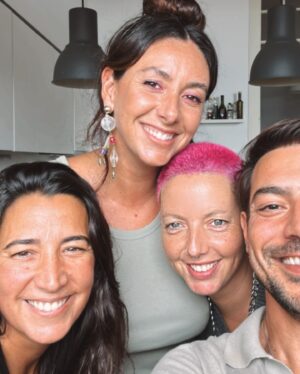 Joana Solnado Instagram - A garota de Ipanema veio a Lisboa mostrar o barrigão, e  juntou a gataria toda!! 😍

#etadomingão
#naoficaramtodas
