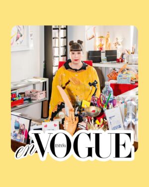 Joana Vasconcelos Instagram - Feminista, surrealista, irónica y pop, la artista portuguesa @joanavasconcelosatelier protagoniza una nueva edición de En Vogue coincidiendo con la inauguración, el próximo 13 de febrero, de su exposición ‘Flamboyant’ en el madrileño Palacio de Liria que cuenta con el patrocinio de @dior. “Ayudo a la gente a salir de la vida diaria y de la banalidad para dar espacio a una conexión más profunda”, nos cuenta sobre su trabajo.
{Puedes leer la entrevista completa en el link de la bio de @voguespain}
▪Fotografía: @cesarsegarra_
▪Estilismo: @patricia.lopezp
▪Texto: @cecilia_casero
▪Maquillaje y peluquería: @juliakraemermakeup

Feminist, surrealist, ironic and pop, portuguese artist @joanavasconcelosatelier stars in a new ‘In Vogue’ edition, coinciding with the inauguration, on February 13th, of her new exhibit, ‘Flamboyant’, at the Palacio de Liria in Madrid, sponsored by @dior. “I help people to get out of their daily life and the banality of it to create space for a deeper connection", she says about her work.
{Read the full interview at @voguespain’s link in bio}