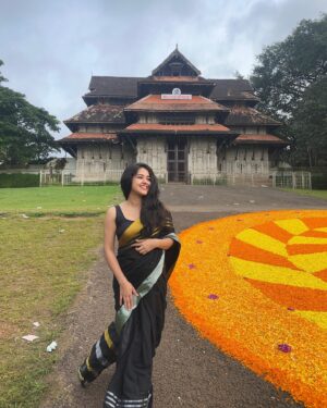 Joeann John Instagram - Onam feels even in October 🌸

#thrissur #kerala #life #traditional #saree #love