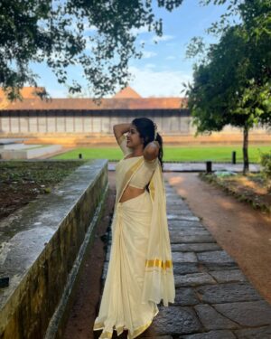 Joeann John Instagram - 8/10 Onam🌺

New favourite place in Thrissur ❤️

.
.
.
.
.
.
.
.
.
.
.
.
.
.
.
.

#onam #onamcelebration #onnichonam #saree #traditional #love #setsaree #mullapoo #temple #vadakkumnathan #serenity #kerala #thrissur #life