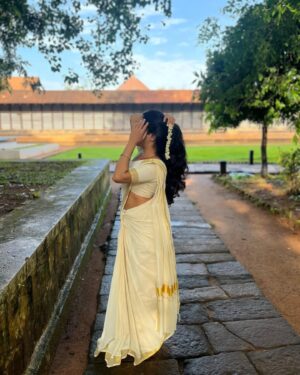 Joeann John Instagram - 8/10 Onam🌺

New favourite place in Thrissur ❤️

.
.
.
.
.
.
.
.
.
.
.
.
.
.
.
.

#onam #onamcelebration #onnichonam #saree #traditional #love #setsaree #mullapoo #temple #vadakkumnathan #serenity #kerala #thrissur #life