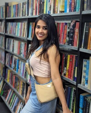 Joeann John Instagram - What's your favourite book? Comment below! 📚