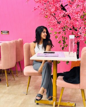 Joeann John Instagram - Unveiling the town's Instagram paradise in shades of pink! @2rabbits_bakes 🩷
.
.
.
.
#bangalore #koramangala #cafe