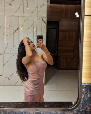 Joeann John Instagram - In a love-hate relationship with this hairband around my wrist🌸

#lifestyle #fashion #ootd #pink #love