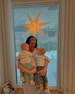 Johanna Puhakka Instagram - Ihanaa kaksostenpäivää 2.2.!!!❤️
Oon ihan hirmu kiitollinen näistä meidän pienokaisista, saatiin tää familyhomma ihan kunnolla käyntiin kerta laakista 😁👏🏼🙏🏼🤎