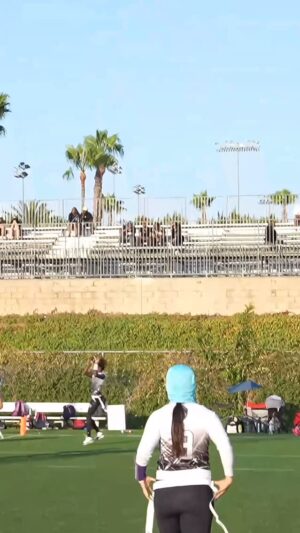 Jona Xiao Instagram - @jonaxiao with the #touchdown to @killab_3 for @sheunitfootball #flagfootball #femalesinflags