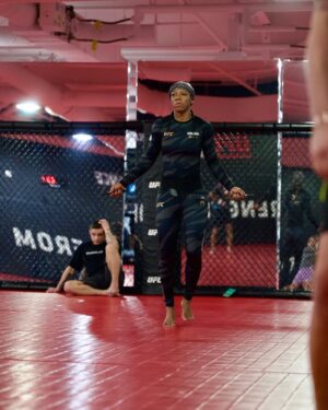 Joselyne Edwards Instagram - Your future’s so bright that the haters are going to need a second pair of sunglasses. 🧘🏾‍♀️🔥🧘🏾‍♀️🇵🇦My time is coming.✨

📸@ninek_r