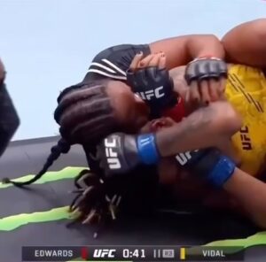 Joselyne Edwards Instagram - 🔥🔥LOOK AT ME !🔥🔥
Only direction is the top am I’m not stopping until I get there 👊🏾
.
.
🔥🧘🏾‍♀️🔥
Mi única dirección es el top y yo no voy a parar hasta llegar!🇵🇦

#ufc #ufcfightnight #panama #teampantera #mma #mmafighter