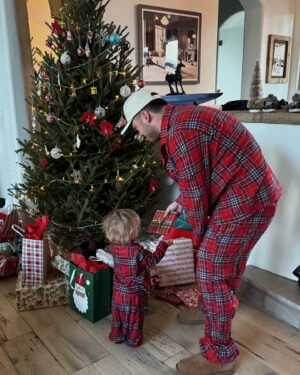 Josephine Skriver Instagram - Family holiday dump! ❄️❤️🎄
