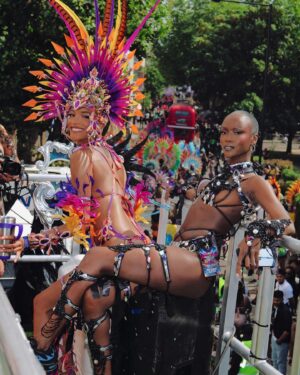 Jourdan Dunn Instagram - Carnival Chronicles 🩷🧡💛💜

Costume design @eccdesigner 
Band @ucomcarnival 
📸 @luceroglow