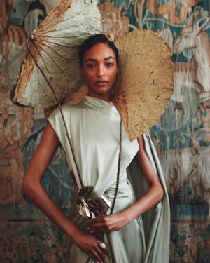 Jourdan Dunn Instagram - Queen of the castle 👑
@bazaaruk