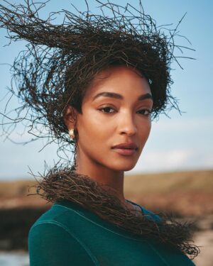 Jourdan Dunn Instagram - Queen of the castle 👑
@bazaaruk