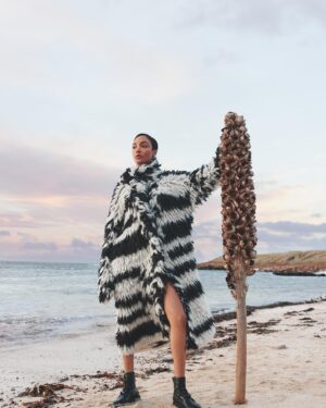 Jourdan Dunn Instagram - Queen of the castle 👑
@bazaaruk