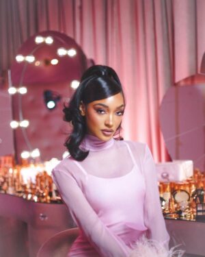Jourdan Dunn Instagram - Can we take a moment for @CharlotteTilbury’s PLUMPGASM 🫶🏾 #PillowTalk