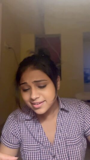 Jovita Livingston Jones Instagram - This beautiful song was all over my feed and I wanted to try singing this in one go ❤️ you have my heart @shreyaghoshal 🥹❤️#karokenights #myvoice #parapara 

#reels #trending #covers #tamilsongcovers #trendingreels #instagram #music #myvoice #coversongs #singing #karokesinging #karokenights #shreyaghoshal #jovitalivingston