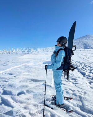 Joyce Tang Lai-Ming Instagram - Amazing #backcountrysnowboarding #nature #enjoy