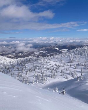 Joyce Tang Lai-Ming Instagram - Amazing #backcountrysnowboarding #nature #enjoy