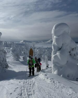 Joyce Tang Lai-Ming Instagram - Amazing #backcountrysnowboarding #nature #enjoy