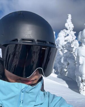 Joyce Tang Lai-Ming Instagram - Amazing #backcountrysnowboarding #nature #enjoy