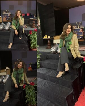 Juhi Babbar Instagram - Click time, before Show time 😉📸

Thanku @kashishjaddhav for making me sit down and clicking these pics 😅

( Show time | Before Show | Camera | Outfit Check | Juhi Babbar Soni | Winter tour )
#OutfitCheck #ShowVibe #Camera #Pose #explorepage #winterfeel #JuhiBabbarSoni #JBS