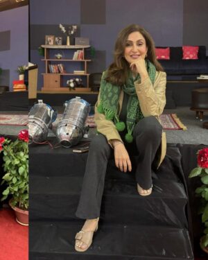 Juhi Babbar Instagram - Click time, before Show time 😉📸

Thanku @kashishjaddhav for making me sit down and clicking these pics 😅

( Show time | Before Show | Camera | Outfit Check | Juhi Babbar Soni | Winter tour )
#OutfitCheck #ShowVibe #Camera #Pose #explorepage #winterfeel #JuhiBabbarSoni #JBS