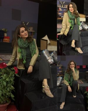 Juhi Babbar Instagram - Click time, before Show time 😉📸

Thanku @kashishjaddhav for making me sit down and clicking these pics 😅

( Show time | Before Show | Camera | Outfit Check | Juhi Babbar Soni | Winter tour )
#OutfitCheck #ShowVibe #Camera #Pose #explorepage #winterfeel #JuhiBabbarSoni #JBS