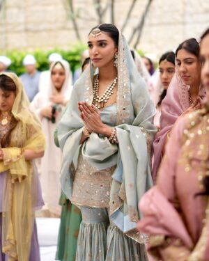 Juhi Godambe Instagram - From the most beautiful wedding ceremony of my babies @arhamj98 and @jasmansawhney 🥹❤️🪷 Welcome to the family Jassu! 😘

Styling: @dollaypop @siyaamannuja 

Outfit: @phulkarishoppepatiala 
Earrings & matha tikka: @kalamandirjewellers via @melange_pr
Hathphool: @razwada.jewels @amigos.rizwan
Bangles: @kalamandirjewellers via @melange_pr

Decor @thedirections_bymtm