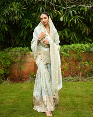 Juhi Godambe Instagram - From the most beautiful wedding ceremony of my babies @arhamj98 and @jasmansawhney 🥹❤️🪷 Welcome to the family Jassu! 😘

Styling: @dollaypop @siyaamannuja 

Outfit: @phulkarishoppepatiala 
Earrings & matha tikka: @kalamandirjewellers via @melange_pr
Hathphool: @razwada.jewels @amigos.rizwan
Bangles: @kalamandirjewellers via @melange_pr

Decor @thedirections_bymtm