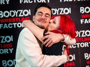 Julia Hamer-Bevis Instagram - Thank you to @bodyzoi_wrestling_factory for this opportunity, and thank you so much to @sarayaknight1910 for this seminar, thank you for all your advice, thank you for sharing these moments, thank you for sharing this passion ! But above all thank  you because now I will be able to kick ass 🔥 

#wrestling #wrestler