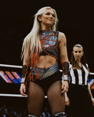 Julia Hart Instagram - I’m backkkk