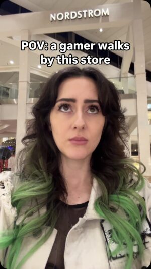Julia Maggio Instagram - My eyeliner is called One-Winged Angel

#ff #finalfantasy #sephiroth #sephora #makeup #shopping