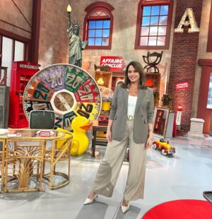 Julia Vignali Instagram - Deux jours de tournage, deux tenues différentes laquelle préférez-vous ?✨ @affaireconclue 

Stylist : @auroredonguy @hazalmlssa 
Make up artist : @fannymart3010 
Hairdresser : @katia_matisse_giorgi