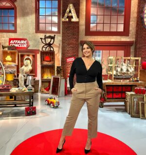 Julia Vignali Instagram - Encore une belle journée de tournage ✨ @affaireconclue 

Stylist : @auroredonguy @hazalmlssa 
Make up artist : @fannymart3010 
Hairdresser : @katia_matisse_giorgi