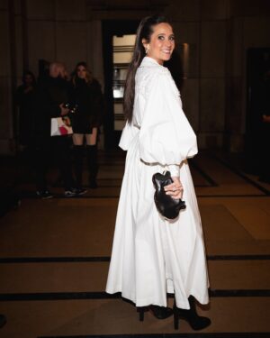 Julie de Bona Instagram - Fashion show @tonywardcouture 
•
Robe Tony Ward
Bijoux @tasaki_intl 
Chaussures @santoniofficial 
Sac @aquazzura 
Stylisme @justinebleicher 
MUA @emmanuelleverani 

Photos @chloehautier 
@anumphotography
• @marion_motte