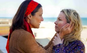 Julie de Bona Instagram - Les sisters ♥️ ERICA épisode 5&6 ce soir @tf1 
Quel bonheur de tourner avec cette actrice @maudbaecker