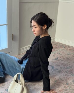 Jung Chae-yeon Instagram - 🖤