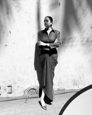 Jyothika Instagram - There’s so much grey to every story! 
Let’s dive into the life of “Varuna” in Dabba Cartel releasing this 28th Feb 
on Netflix.

Styling @radhikamehra 
Outfit custom @shaktitripathi x @radhikamehra
Make up @devika.kharwa 
Hair @prachina_hair 
Photographer @nupuragarwal__ 
Earrings @blissbyhnk 
Rings @ayanasilverjewellery @ascend.rohank 
Footwear @londonrag_in 
Styling assistant @keyurisangoi