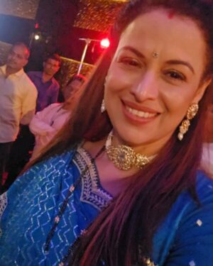 Jyoti Gauba Instagram - Fun loving  moments  captured  while  shooting  @dangal_tv_channel  show #gehnajewaryajanjeer 

@jaswirkaur
@aman_maheshwari06
@divyaapatil.27
@glorryy_mohanta 
@iamparasarora 
@prakashdramchandani 
@officialgarimajain

ARE YOU ENJOYING THE CURRENT TRACK in our show #Gehna ?
