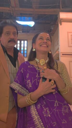 Jyoti Gauba Instagram - Chaos, comedy, and a daily dose of drama! 😂
 Who do you think wins most of our arguments—me or him? 
Drop your answers below! ⬇️🤣 

#OnScreenMasti#FunnyCouple #OnScreenMasti #ReelLifeFun #DramaQueen #ComedyDuo #BanterGoals #WhoWinsThis #FunTimes #EntertainmentDose #TrendingNow #LOL #BehindTheScenes #ReelComedy #DuetVibes #TomAndJerryVibes#dangaltvchannel #behindthescenes
#gehna
#dangaltv #dangaltvchannel #dangal #onset