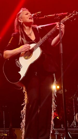 KT Tunstall Instagram - Enjoy the full video of me singing Another Place to Fall at the Royal Concert Hall! 

So great to hear the claps and the fiddle with an octave pedal on it…loved this band beyond, they learnt every sound on Eye To The Telescope!

#kttunstall #celticconnections #ettt20 #eyetothetelescope #anotherplacetofall #livemusic #royalconcerthallglasgow