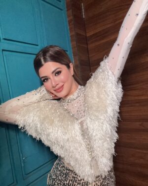 Kainaat Arora Instagram - Life Of A bird 🦅🦅🦅🦅 🦅
.
.
.
.
#kainaatarora 
Managed by : #priyankShah 
📷 : @business.manager_kainaat 
Glam : #Rahul