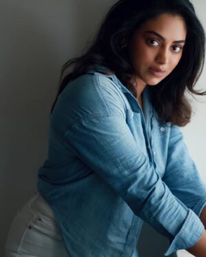 Kamakshi Bhaskarla Instagram - Blues !!!.
. 
. 
. 
. 
. 
. 
. 
. 
Photography - @advait_vaidya
Styling- @bymahi_
Make up- @mua_aanchalkhanna
Hair- @hairmakeupjosephinec
. 
. 
. 
. 
#tollywood #tollywoodactress #actress  #monicabellucci #movie #indiancinema #love #london #girlonfire #newyear