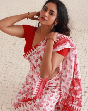 Kamakshi Bhaskarla Instagram - ♥️♦️♥️♦️♥️♦️
.
. 
. 
. 
. 
. 
. 
. 
. 
Photography - @advait_vaidya
Styling- @bymahi_
Make up- @mua_aanchalkhanna
Hair- @hairmakeupjosephinec
. 
. 
. 
. 
#tollywood #tollywoodactress #actress  #monicabellucci #movie #indiancinema #love #london #girlonfire #vintage