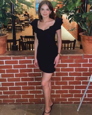 Kamya Ahlawat Instagram - A bistro table, food you can’t pronounce and drinks you can’t handle. 🍸