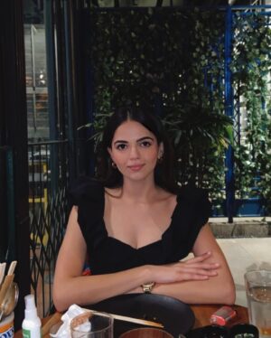 Kamya Ahlawat Instagram - A bistro table, food you can’t pronounce and drinks you can’t handle. 🍸