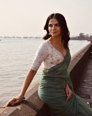 Kamya Ahlawat Instagram - 10:50 ki fast local. 💁‍♀️

📷- @sej.agarwal