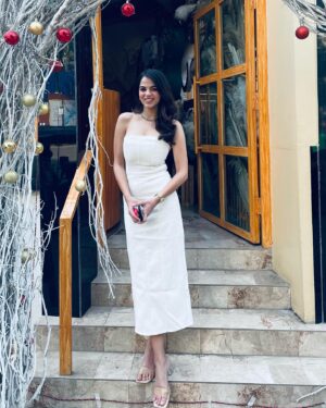 Kamya Ahlawat Instagram - dashing through the non-snowy town....⛄️