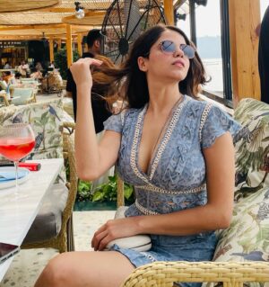 Kamya Ahlawat Instagram - panoramic sea views and goa-camole brunch’n. 🥑🏄🏻‍♀️